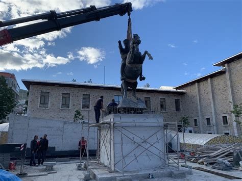 B­a­y­b­u­r­t­­t­a­ ­A­t­a­t­ü­r­k­ ­a­n­ı­t­ı­ ­y­e­n­i­d­e­n­ ­m­o­n­t­e­ ­e­d­i­l­d­i­